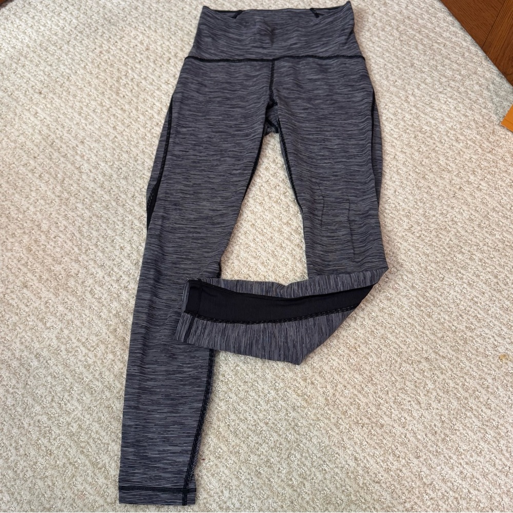 Lululemon black/grey mesh legging
